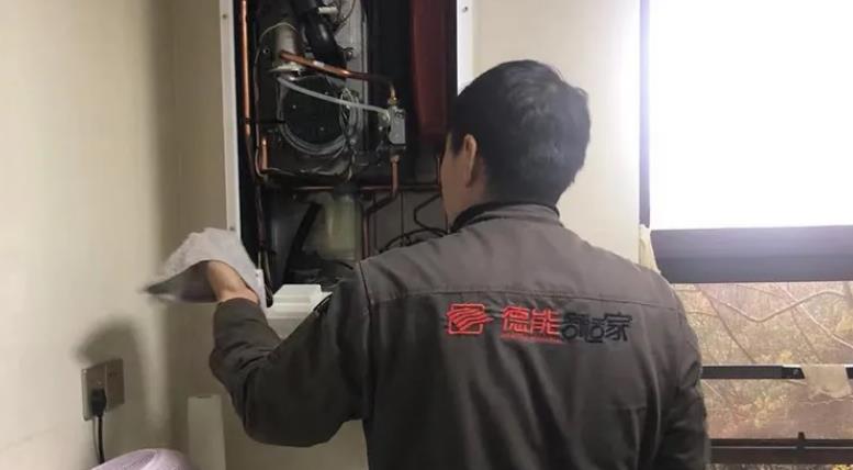 春雨綿綿 記襄陽(yáng)民發(fā)都會(huì)山中央空調(diào)壁掛爐上門(mén)保養(yǎng)